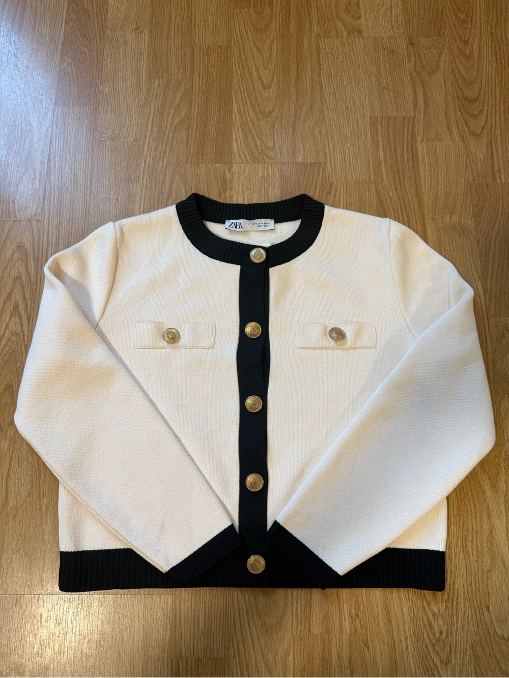 Zara Women's Cream and Black Button-Front Cardigan - Size S ( NWT )